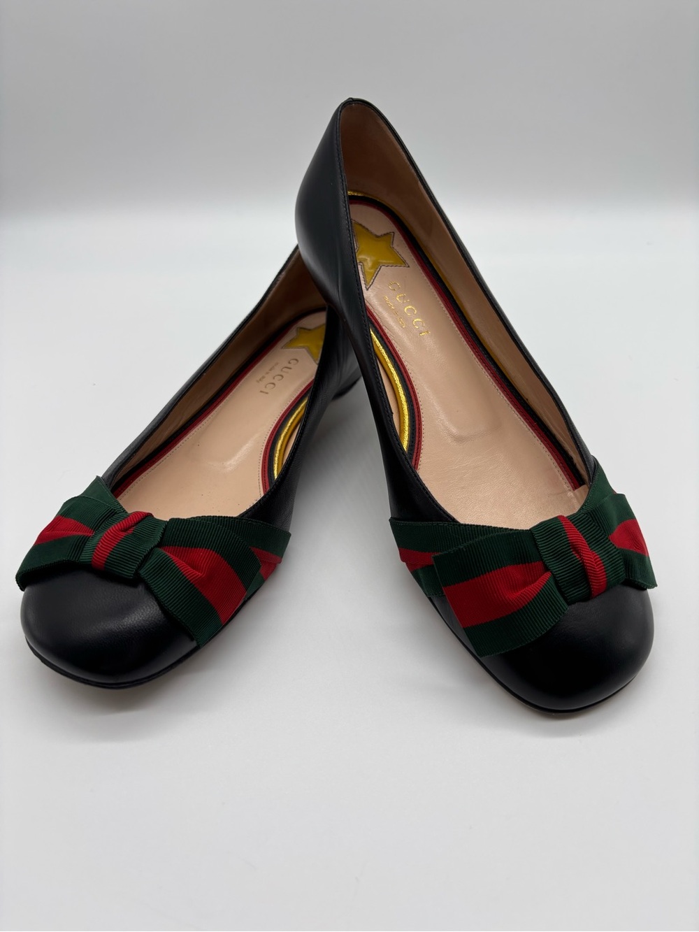 Gucci Black Leather Ballet Flats with Green and Red Ribbon Bow - Picture 3 of 9